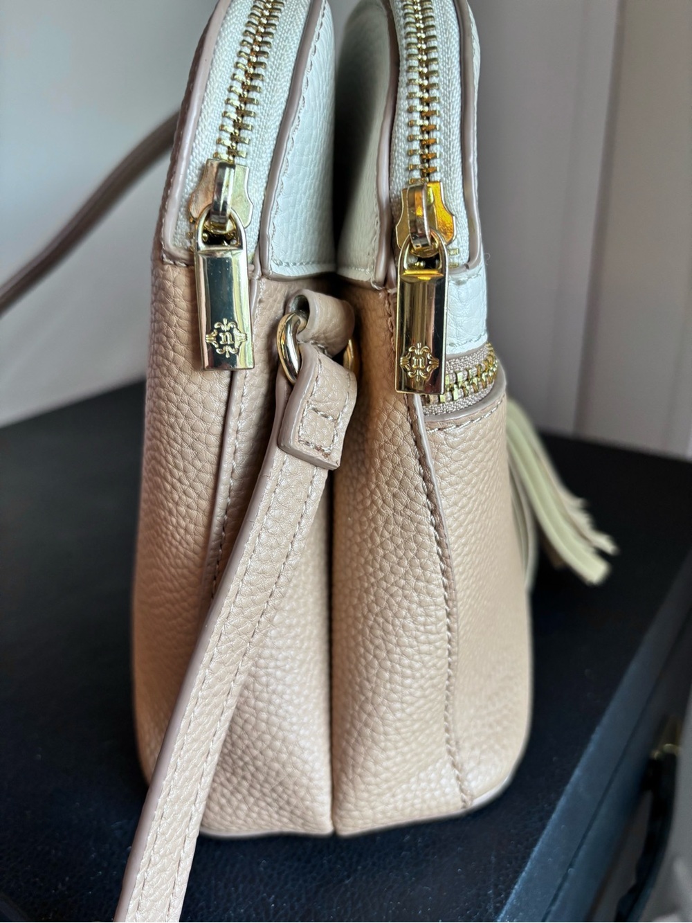 Nanette Lepore Triple Section Colorblock Crossbody EUC Beige & Ivory - Picture 5 of 12